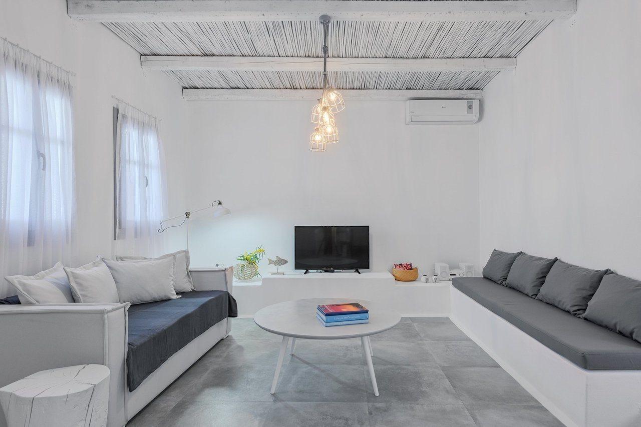 White Village Vila