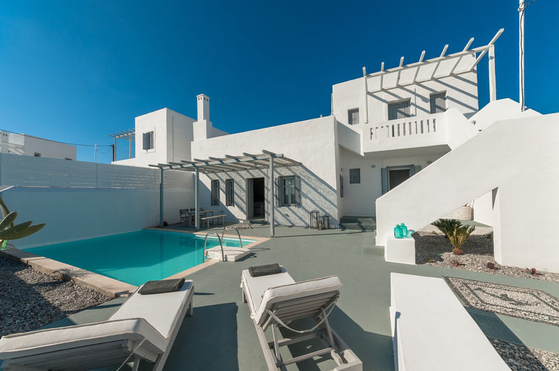 Vila White Village Lakhania