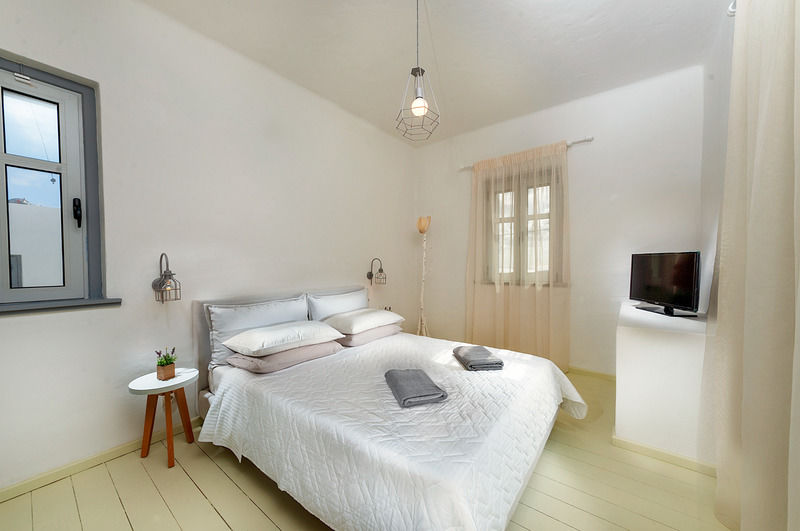 Vila White Village Lakhania