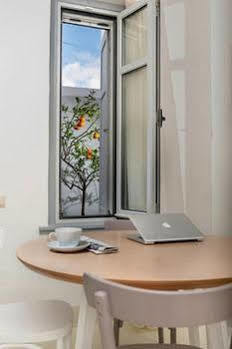 White Village Vila